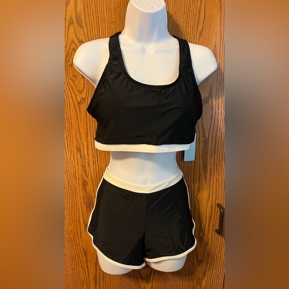 Great 3 piece ladies swimsuit. Size large. NWT #P122